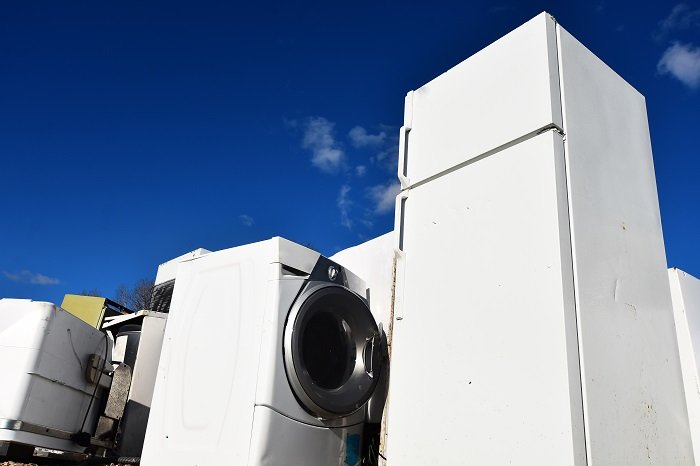 image of washer and refrigerator ready to be recycled